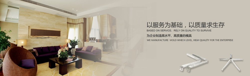 中裝建設(shè)的董事長(zhǎng)是莊重，男，61歲；總裁是莊展諾，男，37歲，學(xué)歷背景為碩士。